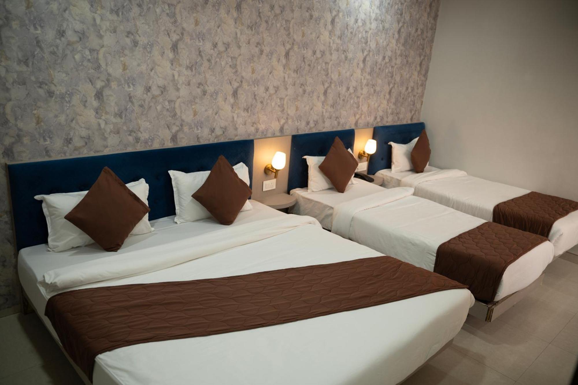 Hotel Manaal Akolia Buitenkant foto