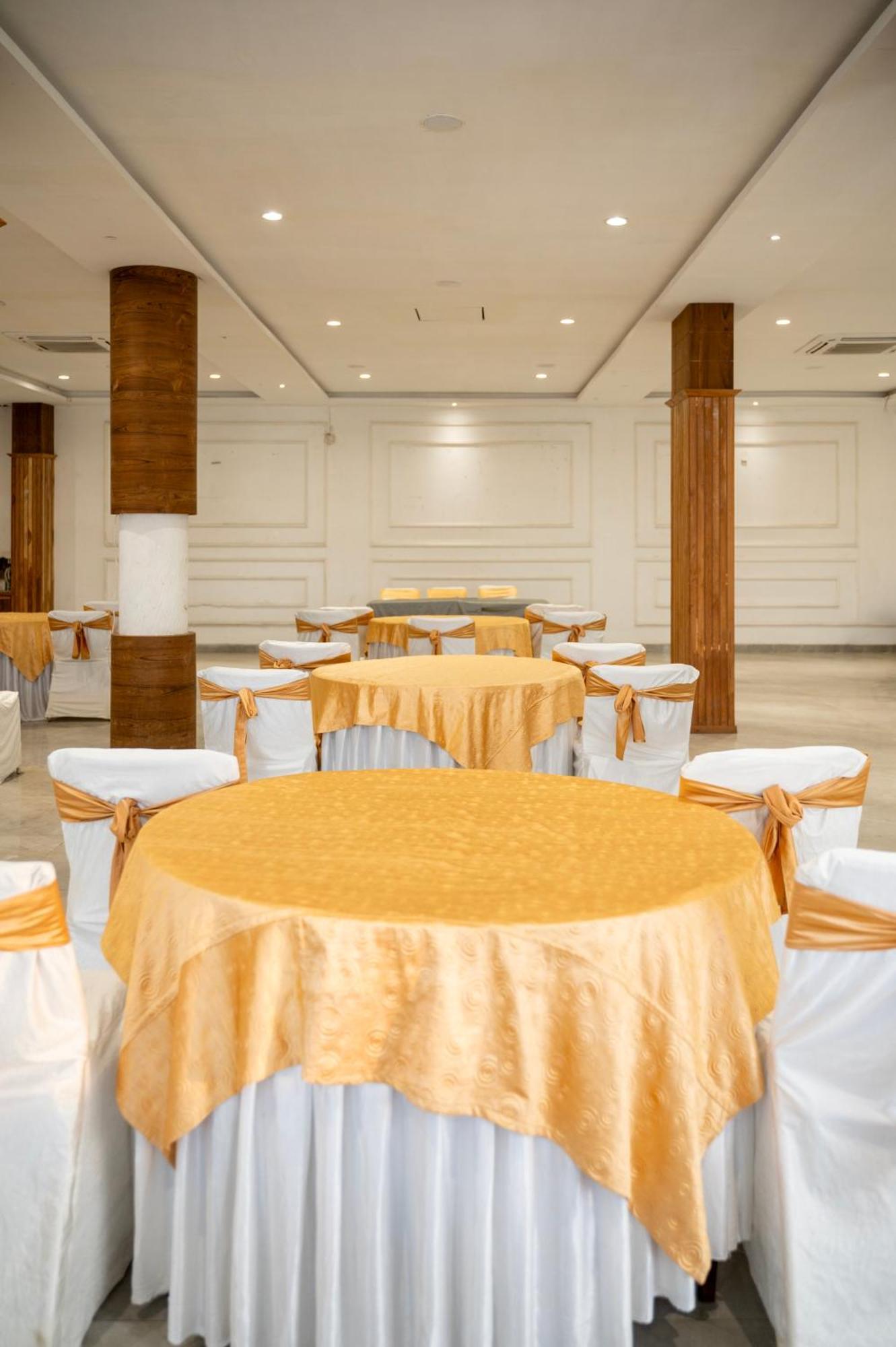 Hotel Manaal Akolia Buitenkant foto