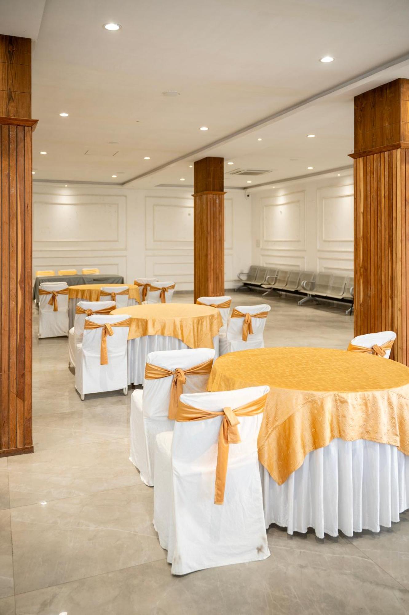 Hotel Manaal Akolia Buitenkant foto